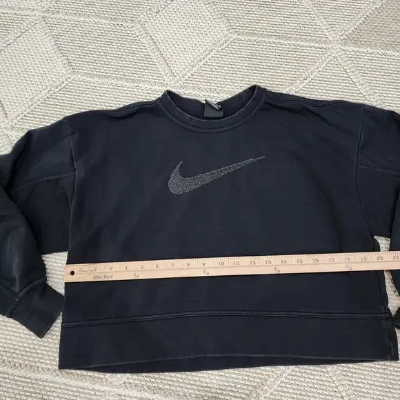 Nike black women's size xs crewneck cropped sweatshirt - Picture 3 of 8